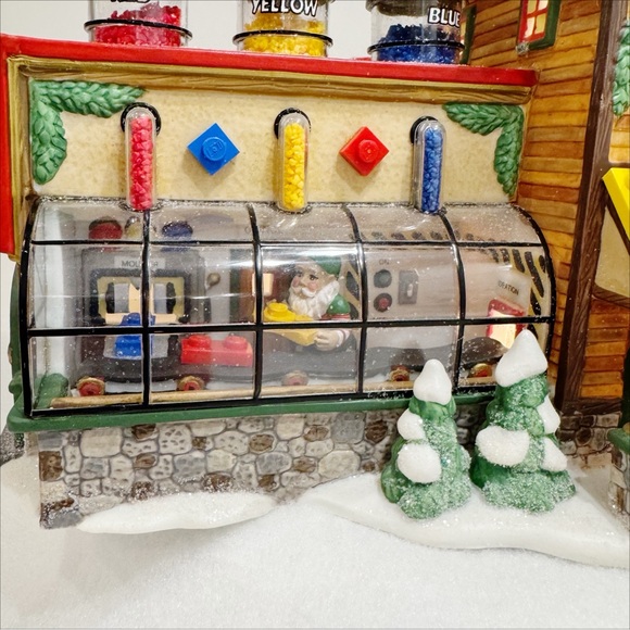 ❤️🎄❤️ Dept 56 | “LEGO Building Creation Station”| North Pole Series ❤️🎄❤️ - Picture 4 of 15